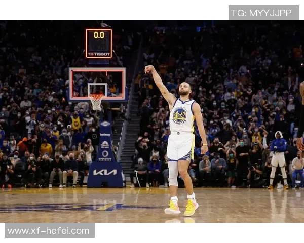 库里罚球线微笑回应马刺球迷狂嘘 后仰跳投绝杀让全场寂静